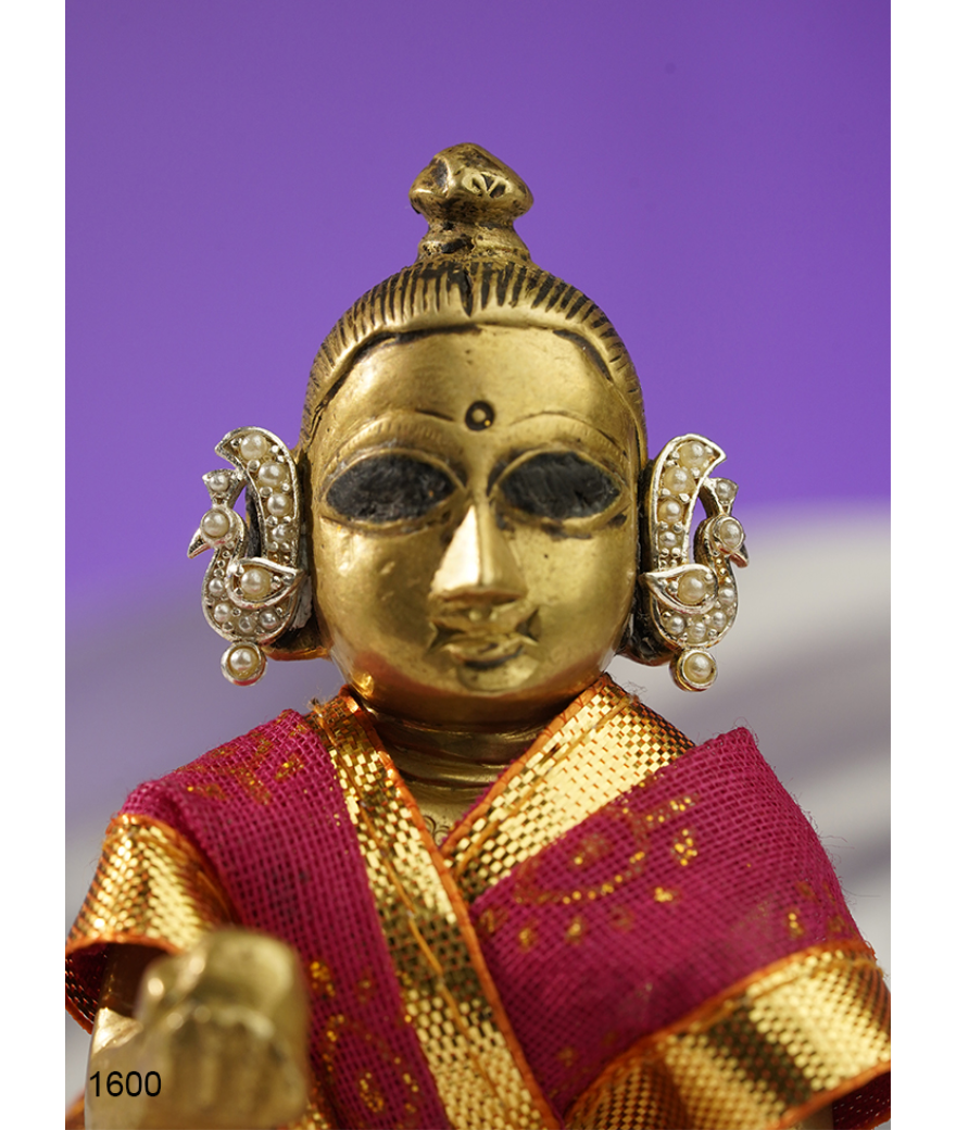 Moti Mayurakrut Kundal 